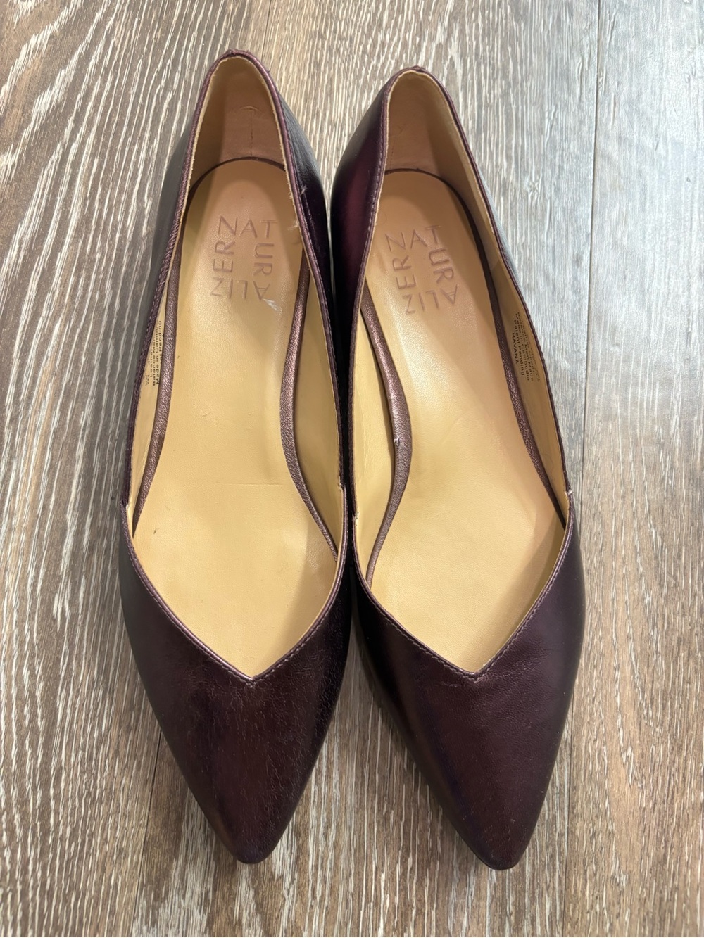 Naturalizer Pointed Toe Ballerinas with Metallic Accent women’s size 7 M.
